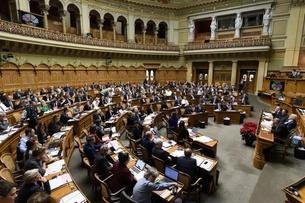 Швейцарцы теряют доверие к политике и не беспокоятся о климате