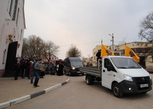 В Твери с коронавирусом борятся колокольным звоном