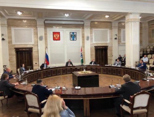 Губернатор объяснил новосибирским главврачам новые поручения президента